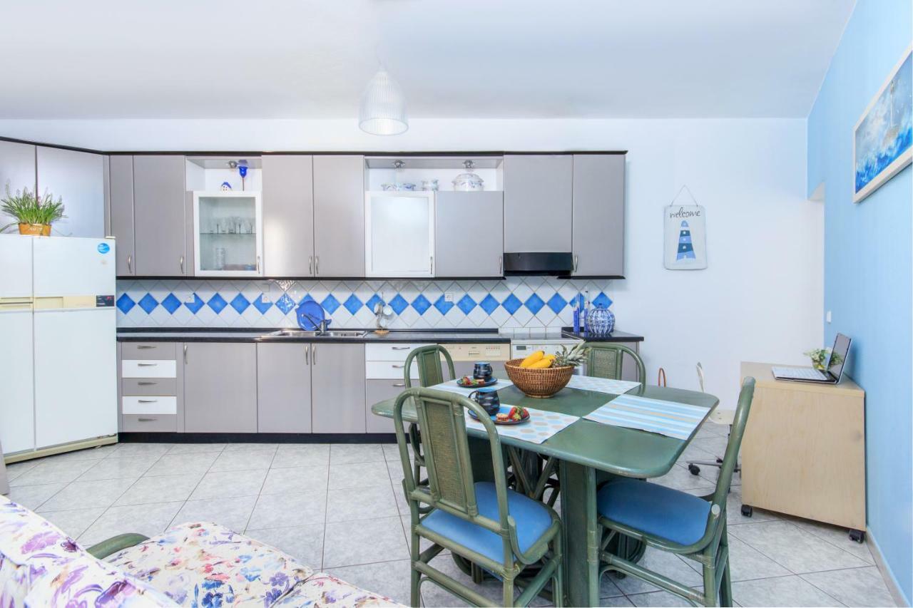 Agora Apartment Лименас Екстериор снимка